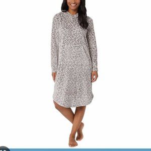 32 degree lounge robe new with tags